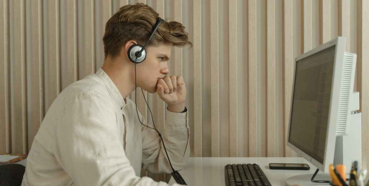 Image of customer support agent 