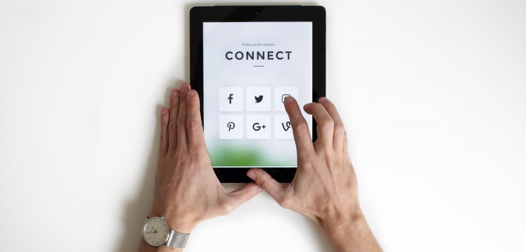 Social media on tablet 