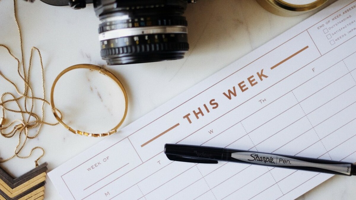 closeup photo of ballpoint pen near camera