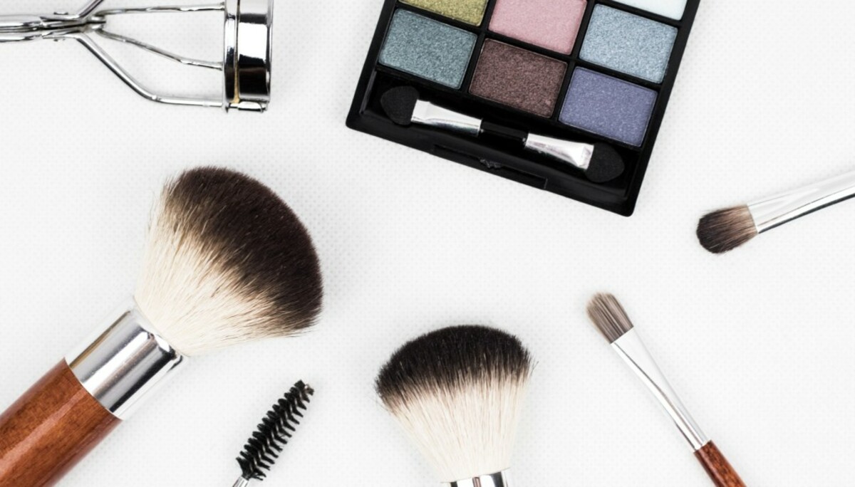 Black make up palette and brush set